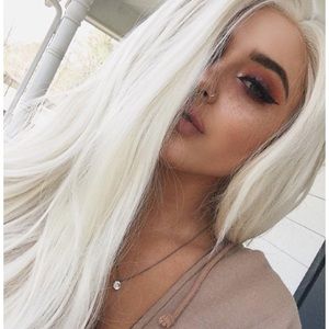 ❄️PIPER  24” WHITE PLATINUM  LACEFRONT Wig*NWT*❄️